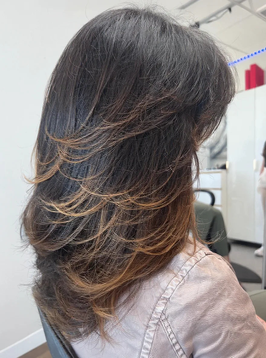 Voluminous Wavy Layers with Caramel Balayage